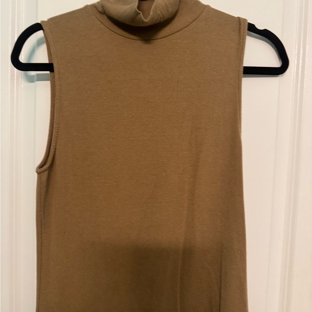 Vince Sleeveless Camel Turtleneck Top
